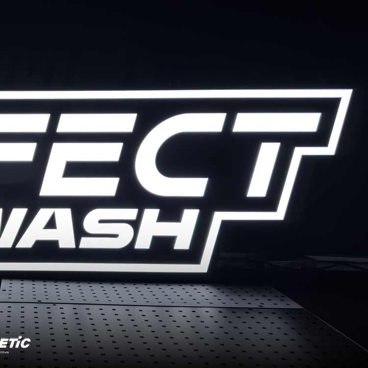 รายละเอียดด้านขวาของป้ายตัวอักษรไฟ Perfect Carwash