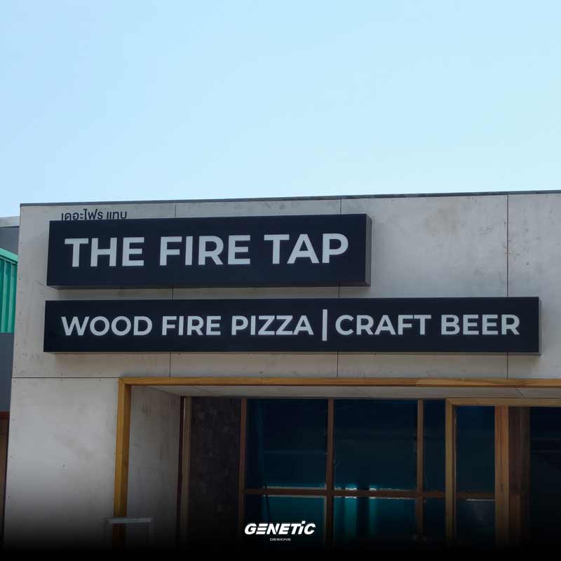 ป้ายกล่องไฟ THE FIRE TAP และป้าย WOOD FIRE PIZZA CRAFT BEER ที่ปากเกร็ด นนทบุรี